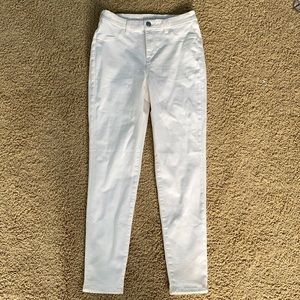NEVER WORN!! Ne(x)t level stretch AE White Jegging